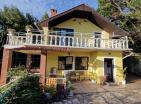Sonniges 143 m2 großes Haus in Herceg Novi mit Pool in der Nähe des Meeres