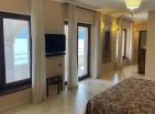 Die königliche Villa mit Strand in Đenovići, Herceg Novi zum Wohnen an der Adria