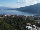 Panoramablick auf das Meer 1658 m2 Grundstück in Đenovići zum Bau von Villen