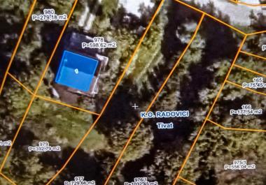 Grundstück in Radovići 1760 m2 für den Bau von 2 Villen