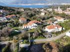 Grundstück in Radovići 1760 m2 für den Bau von 2 Villen