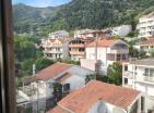 Atemberaubender Meerblick 107 m2 Wohnung in Budva mit zwei Schlafzimmern