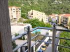 Atemberaubender Meerblick 107 m2 Wohnung in Budva mit zwei Schlafzimmern