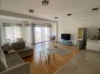Atemberaubender Meerblick 107 m2 Wohnung in Budva mit zwei Schlafzimmern