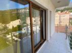 Atemberaubender Meerblick 107 m2 Wohnung in Budva mit zwei Schlafzimmern