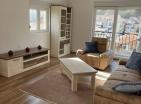Moderne 71 m2 große möblierte Wohnung in Bečići mit 2 Balkonen