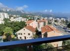 Wohnen am Meer: 51 m2 schicke 2-Zimmer-Wohnung in Bečići neben dem Strand