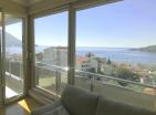 Atemberaubende 98 m2 große Wohnung in Bečići mit drei Schlafzimmern und Meer-und Bergblick