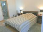 Atemberaubende 98 m2 große Wohnung in Bečići mit drei Schlafzimmern und Meer-und Bergblick