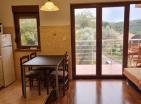 Moderne 46 m2 große Wohnung mit einem Schlafzimmer in Petrovac mit Parkplatz