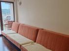 Moderne 46 m2 große Wohnung mit einem Schlafzimmer in Petrovac mit Parkplatz