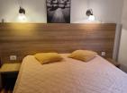 Moderne 46 m2 große Wohnung mit einem Schlafzimmer in Petrovac mit Parkplatz