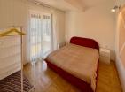 Renovierte und legalisierte 50 m2 Wohnung in Petrovac mit Meerblick zu einem günstigen Preis