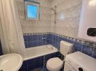 Renovierte und legalisierte 50 m2 Wohnung in Petrovac mit Meerblick zu einem günstigen Preis
