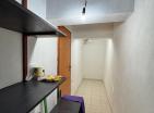 Renovierte und legalisierte 50 m2 Wohnung in Petrovac mit Meerblick zu einem günstigen Preis