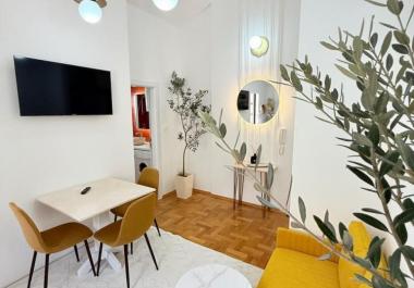 Exquisites 26 m2 flaches Studio in Petrovac mit Meerblick, Designer renoviert