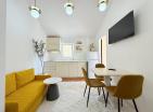 Exquisites 26 m2 flaches Studio in Petrovac mit Meerblick, Designer renoviert
