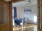 Atemberaubende 82 m2 große Wohnung mit Meerblick in Petrovac mit 2 Schlafzimmern in bester Lage
