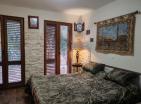 Charmante 67 м2 Wohnung in Petrovac mit Garten in Residenz mit Pool
