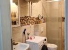 Charmante 67 м2 Wohnung in Petrovac mit Garten in Residenz mit Pool