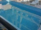 Charmante 67 м2 Wohnung in Petrovac mit Garten in Residenz mit Pool