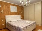 Luxuriöse 121 m2 große Wohnung in Petrovac mit maßgefertigter Einrichtung, Strandnähe
