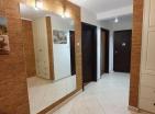 Luxuriöse 121 m2 große Wohnung in Petrovac mit maßgefertigter Einrichtung, Strandnähe