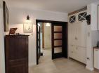 Luxuriöse 121 m2 große Wohnung in Petrovac mit maßgefertigter Einrichtung, Strandnähe