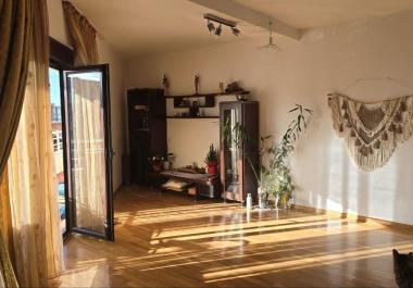 Sonnige 55 m2 Wohnung in Petrovac in Strandnähe, ideal zum Wohnen oder Mieten