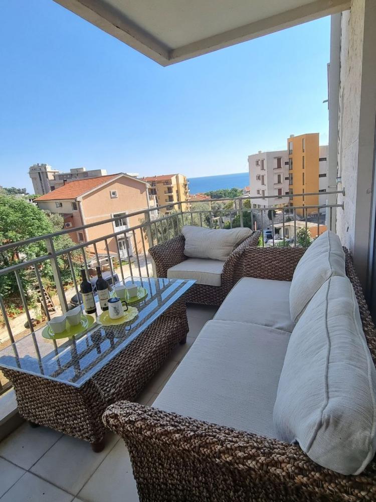 Luxus und Meerblick 54 m2 Wohnung in Petrovac mit Pool und Parkplatz