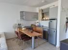 Luxus und Meerblick 54 m2 Wohnung in Petrovac mit Pool und Parkplatz