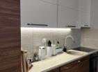 Luxuriöse 77 m2 große Wohnung am Meer in Budva mit modernen Annehmlichkeiten