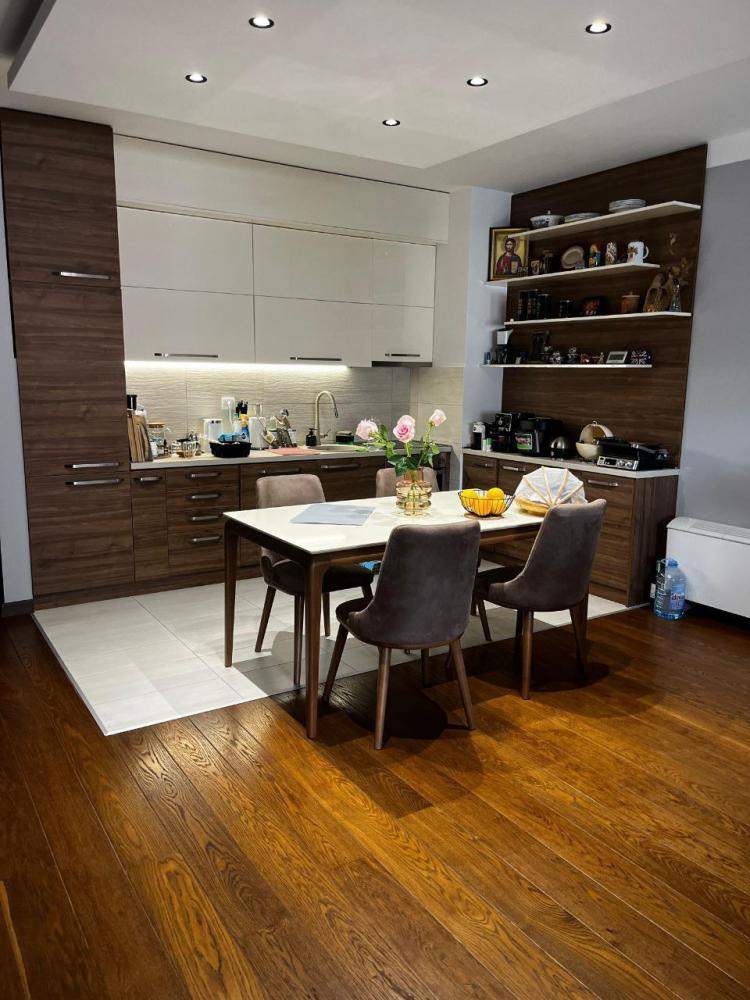 Luxuriöse 77 m2 große Wohnung am Meer in Budva mit modernen Annehmlichkeiten