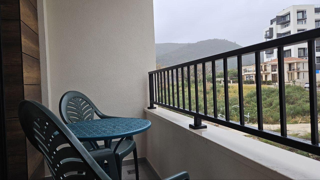 Traumküsten 42 m2 Wohnung in Bečići neu und möbliert