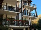 Atemberaubendes vierstöckiges 300 m2 großes Haus in Budva mit Meerblick