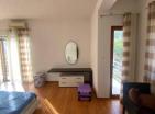 Atemberaubender Meerblick 124m2 Wohnung in Budva mit zwei Terrassen