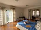 Atemberaubender Meerblick 124m2 Wohnung in Budva mit zwei Terrassen