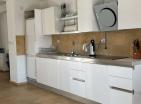 Atemberaubender Meerblick 124m2 Wohnung in Budva mit zwei Terrassen