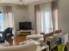 Atemberaubender Meerblick 124m2 Wohnung in Budva mit zwei Terrassen