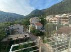 Atemberaubender Meerblick 124m2 Wohnung in Budva mit zwei Terrassen