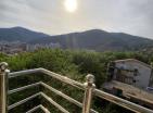 Atemberaubender Meerblick 124m2 Wohnung in Budva mit zwei Terrassen