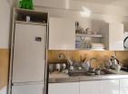 Atemberaubender Meerblick 124m2 Wohnung in Budva mit zwei Terrassen