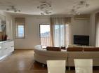 Atemberaubender Meerblick 124m2 Wohnung in Budva mit zwei Terrassen