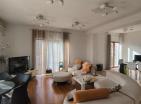 Atemberaubender Meerblick 124m2 Wohnung in Budva mit zwei Terrassen