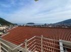 Atemberaubender Meerblick 124m2 Wohnung in Budva mit zwei Terrassen
