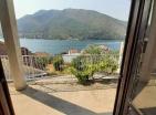 Panoramablick auf die Bucht 156 m2 Haus in Lepetane mit großem Grundstück