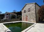 Historische Villa am Meer in Kamenari mit modernem Luxus und Privatstrand