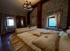 Historische Villa am Meer in Kamenari mit modernem Luxus und Privatstrand