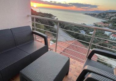 Atemberaubende 55 m2 große Wohnung mit Meerblick in Utjeha, nur wenige Schritte vom Strand entfernt