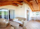 Wohnen am Meer: geräumige 69m2 Wohnung in Petrovac mit Meerblick